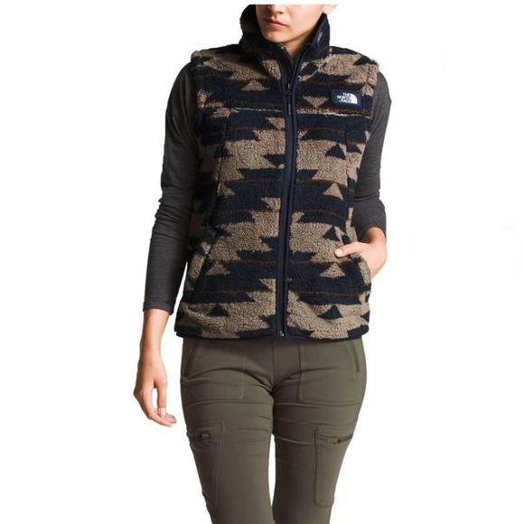 The North Face Jackets & Blazers - EUC North Face Campshire Vest Aztec Design